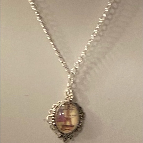 NEW Beautiful Paris/Eiffel Tower pendant - Picture 2 of 3